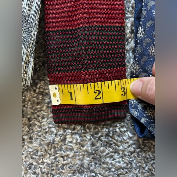 Bundle of 8 men’s vintage ties skinny widths ranging from 1.75”-3” - Picture 4 of 11